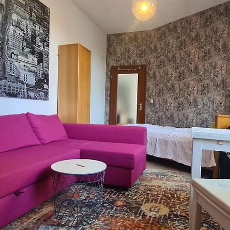 Buedchen Am Rathaus-Parkplatz-Bett Und Schlafcouch-Eg-Netflix- Apartment Oberhausen  Exterior photo